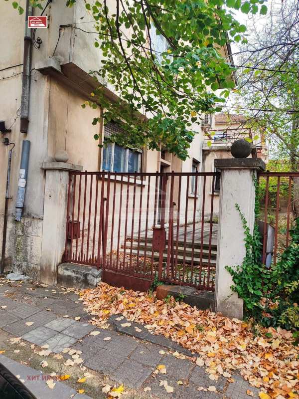 Продава етаж от къща, гр. враца, център