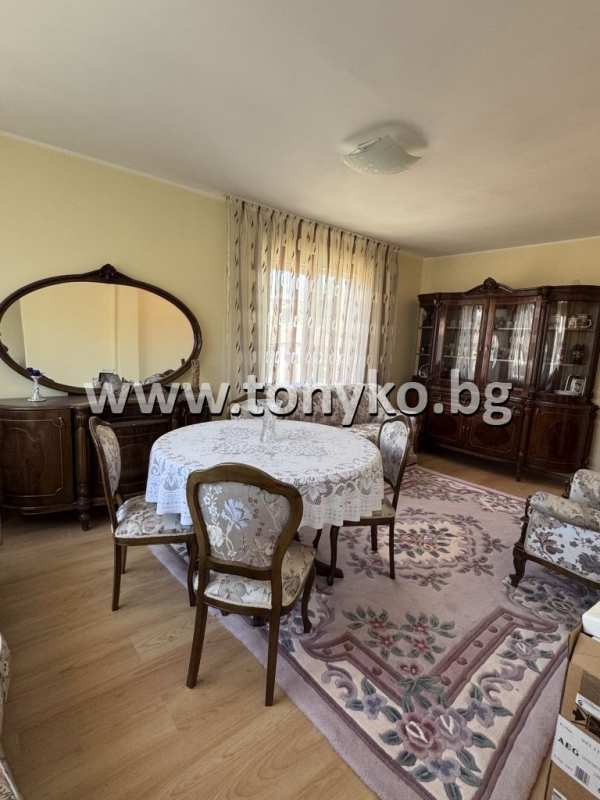 Продава  хотел с. Павелско, област Смолян
      900 кв.м