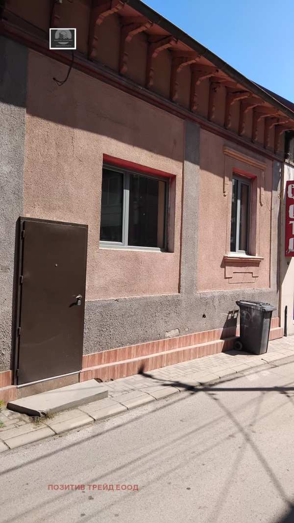 Продава  къща гр. Дупница, област Кюстендил
      130 кв.м