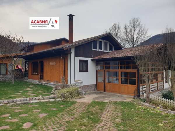 Продава вила, с. рибарица, област ловеч