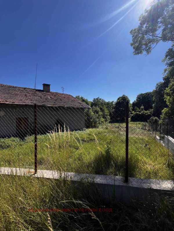 Продава  къща с. Садовик, област Перник
      120 кв.м