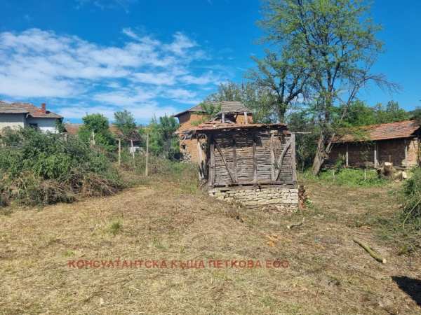 Продава  парцел гр. Угърчин, област Ловеч
      1196 кв.м