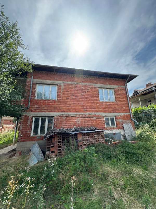 Продава  къща с. Драговищица, област Кюстендил
      200 кв.м