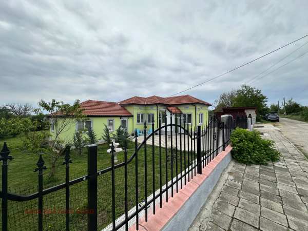 Продава къща, с. нова камена, област добрич
