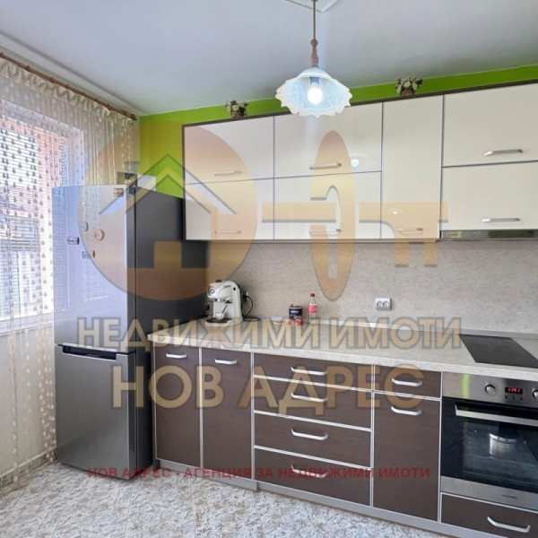 Продава  4-стаен град Търговище, Център
      105 кв.м