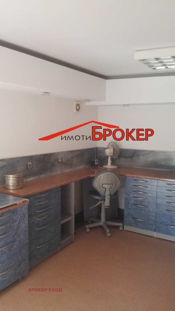 Продава  офис град Сливен, Център
      30 кв.м