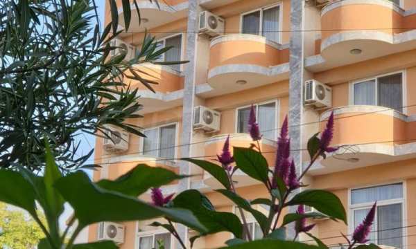 Продава  хотел гр. Петрич, област Благоевград
      1050 кв.м