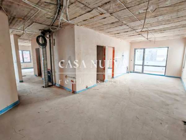 Продава 4-стаен, гр. перник, изток
