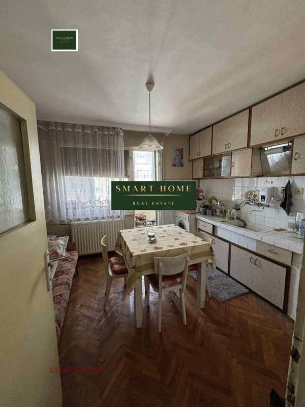 Продава  многостаен град Велико Търново, Център
      100 кв.м