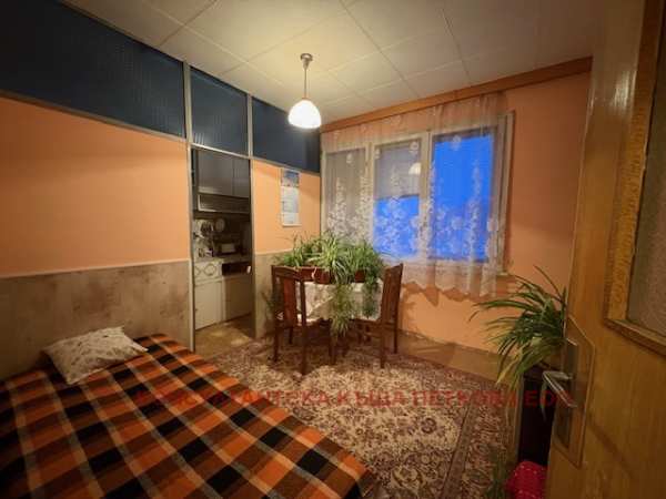 Продава 2-стаен, гр. ловеч, широк център