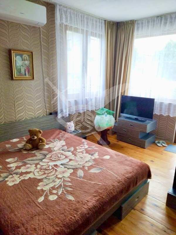 Продава  етаж от къща гр. Карнобат, област Бургас
      91 кв.м