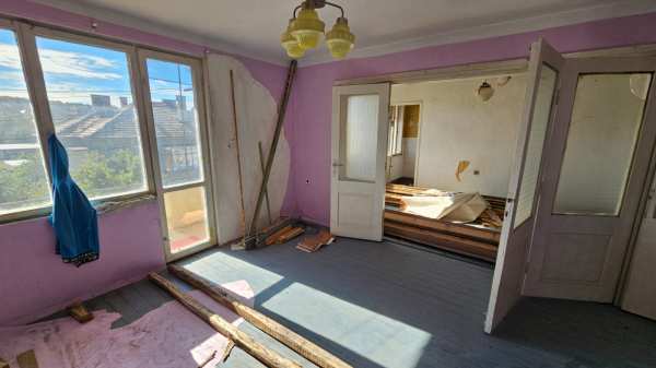 Продава етаж от къща, гр. разград, житница