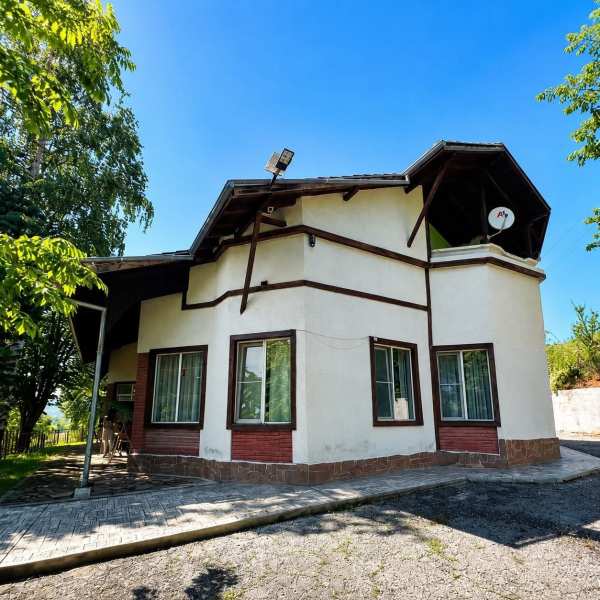 Продава хотел, с. мездрея, област монтана