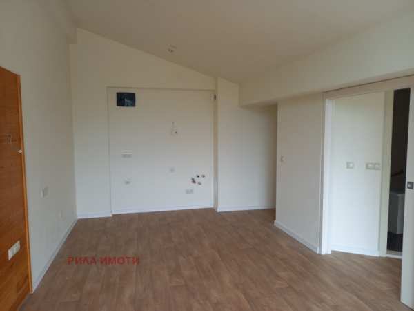 Продава  3-стаен к.к. Боровец, област София
      120 кв.м