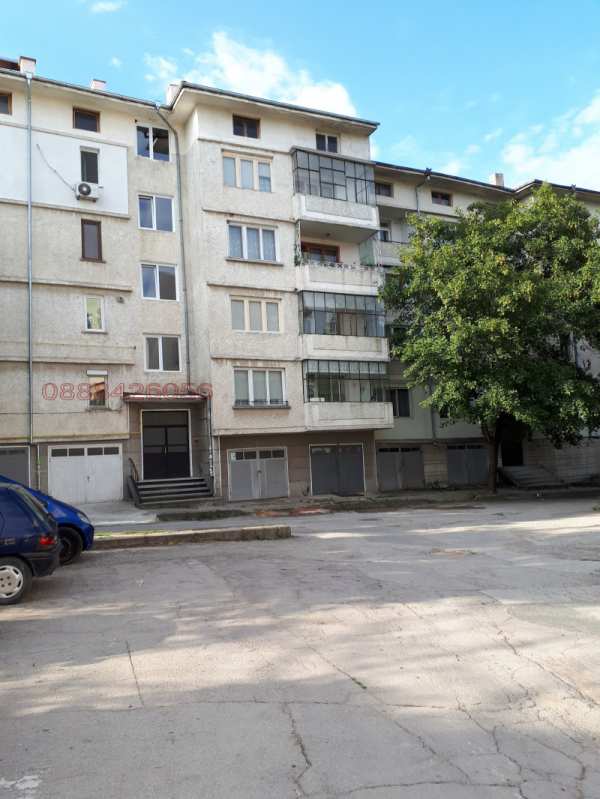 Продава 4-стаен, гр. нови пазар, област шумен