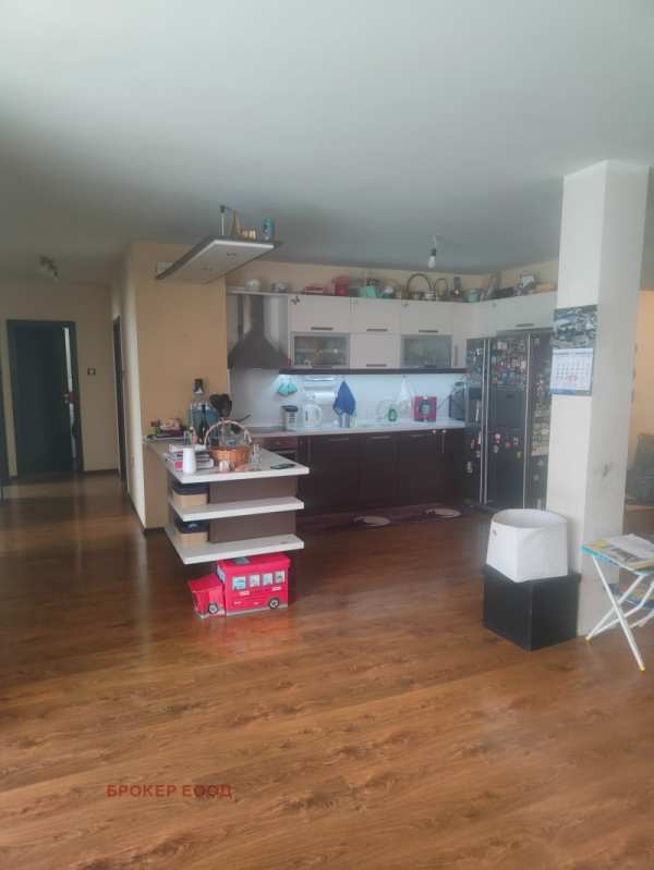 Продава 3-стаен, гр. сливен, българка