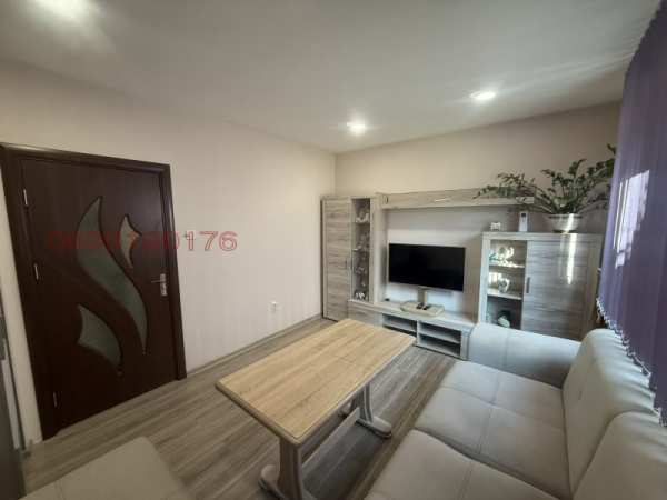 Продава етаж от къща, гр. ямбол, център