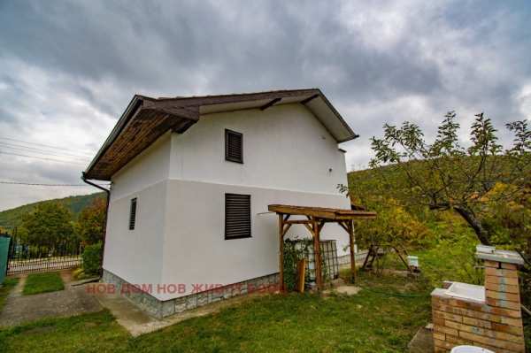 Продава къща, с. гълъбовци, област софия област