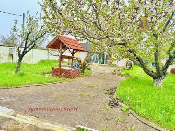 Продава вила, с. топола, област добрич