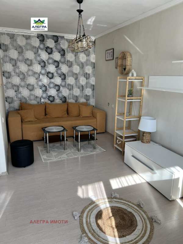 Дава под наем 1-стаен, гр. пазарджик, идеален център