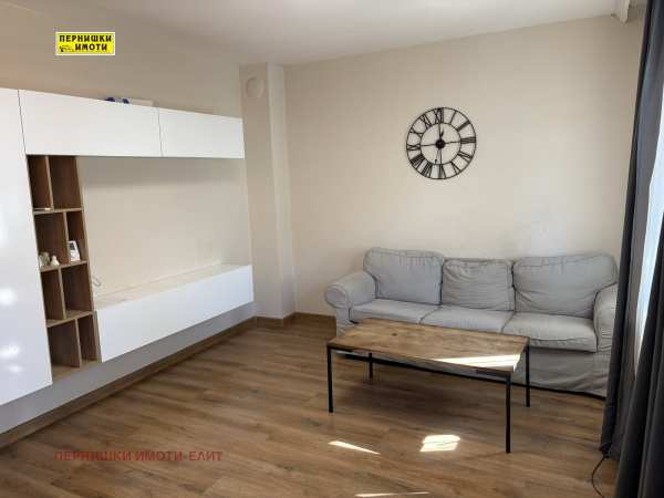 Дава под наем етаж от къща, гр. перник, клепало