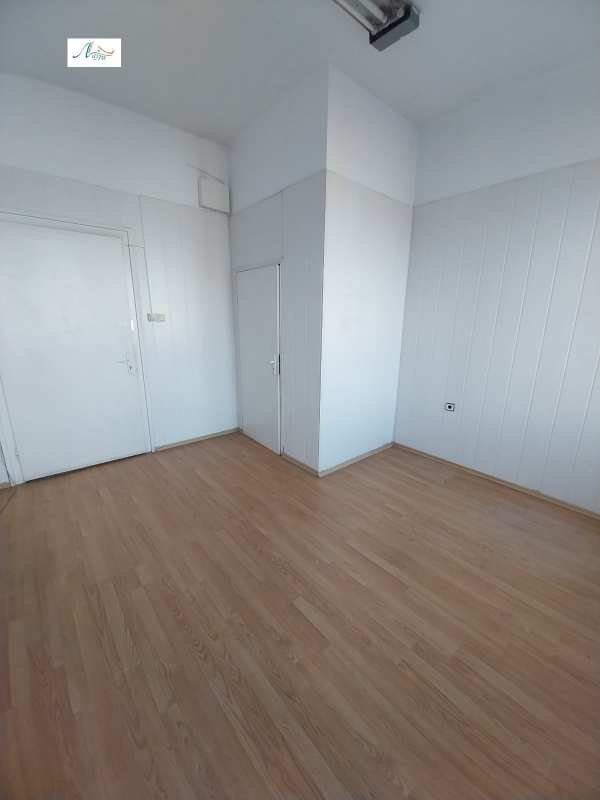 Дава под наем офис, гр. шумен, център