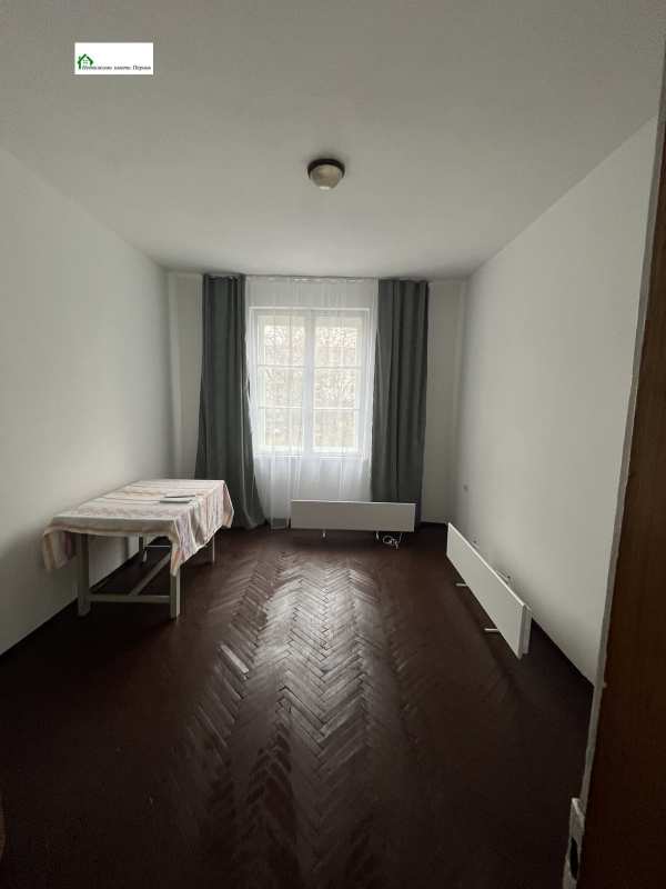 Дава под наем 3-стаен, гр. перник, изток