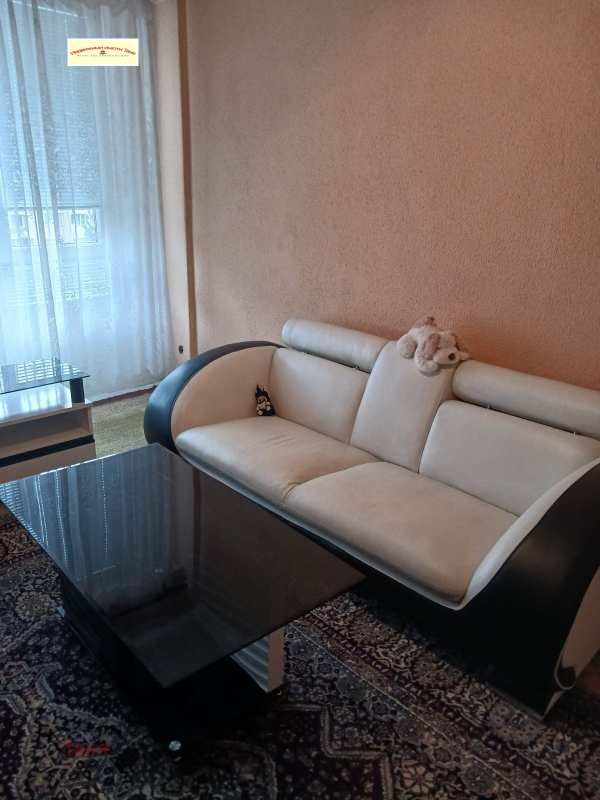 Дава под наем 2-стаен, гр. перник, изток