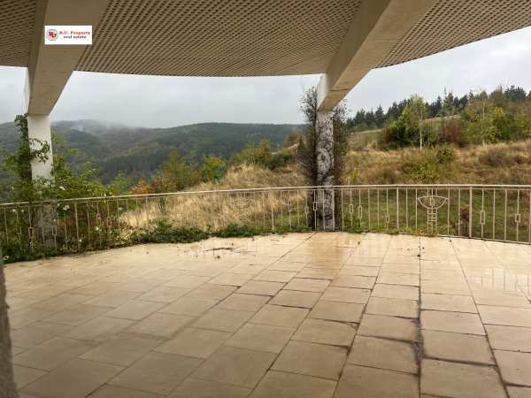 Дава под наем къща, с. кладница, област перник