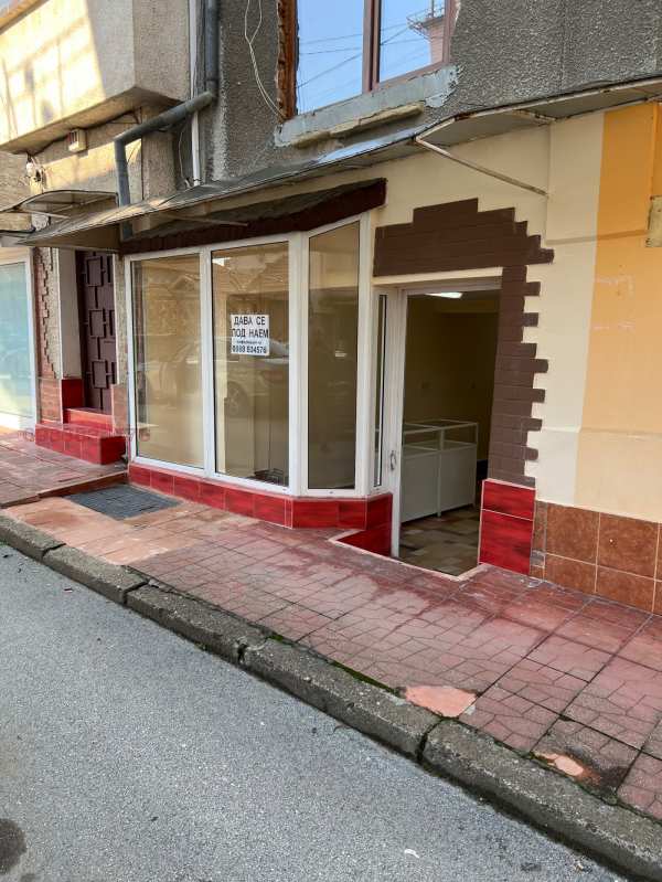 Дава под наем магазин, гр. ловеч, широк център