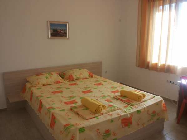 Дава под наем 1-стаен, с. лозенец, област бургас