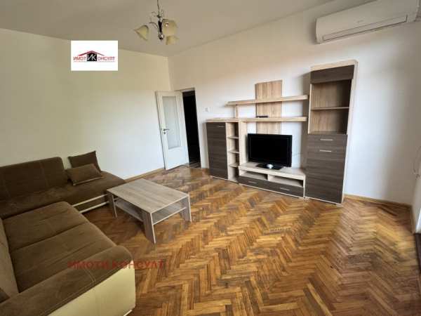 Дава под наем  многостаен град Велико Търново, Център
      95 кв.м