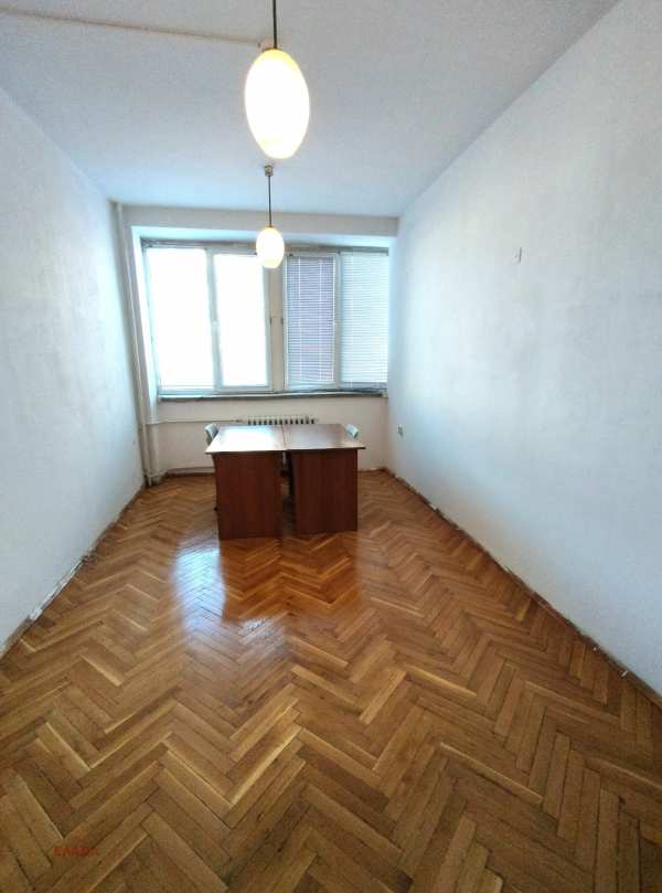 Дава под наем офис, гр. враца, център