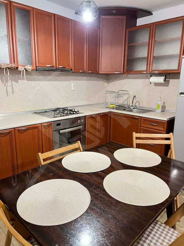 Дава под наем 4-стаен, гр. варна, колхозен пазар