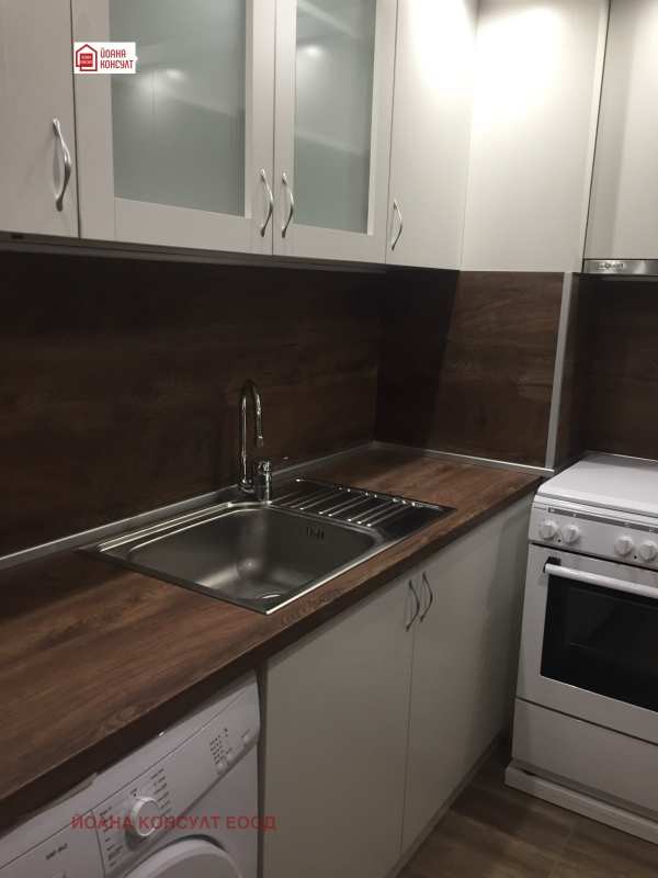 Дава под наем 1-стаен, гр. плевен, широк център