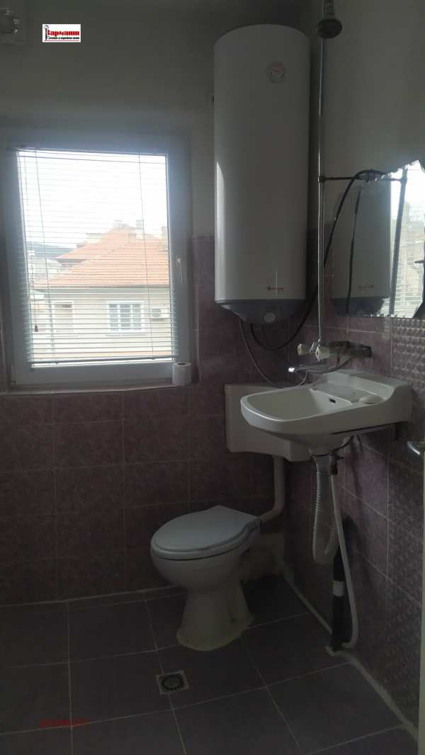 Дава под наем етаж от къща, гр. панагюрище, област пазарджик