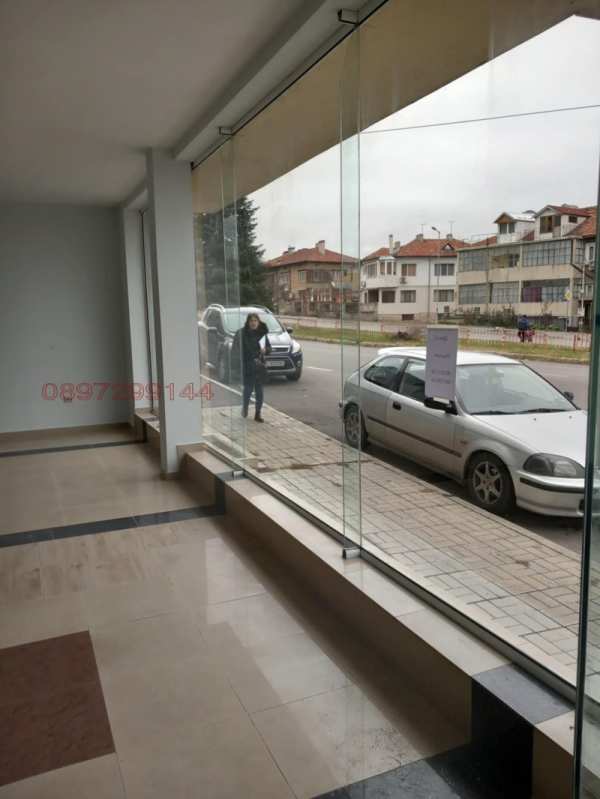 Дава под наем  магазин град Шумен, 2-ри корпус
      150 кв.м