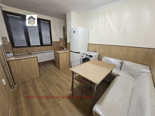 Дава под наем 4-стаен, гр. плевен, широк център