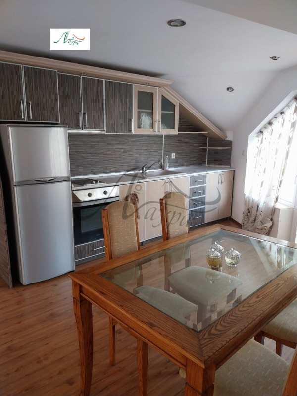 Дава под наем  4-стаен град Шумен, 5-ти полк
      120 кв.м