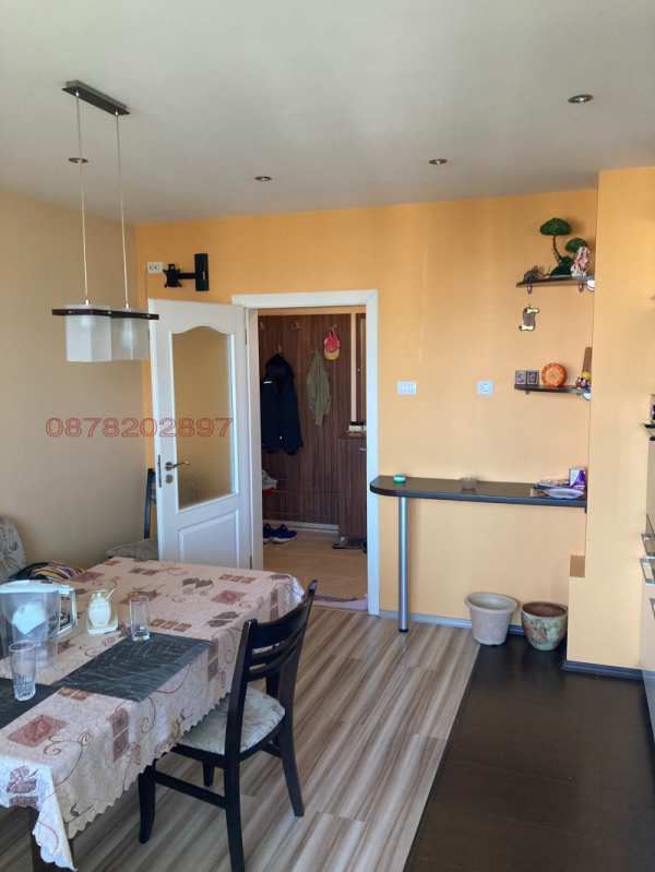 Дава под наем  3-стаен град Враца, Дъбника
      108 кв.м