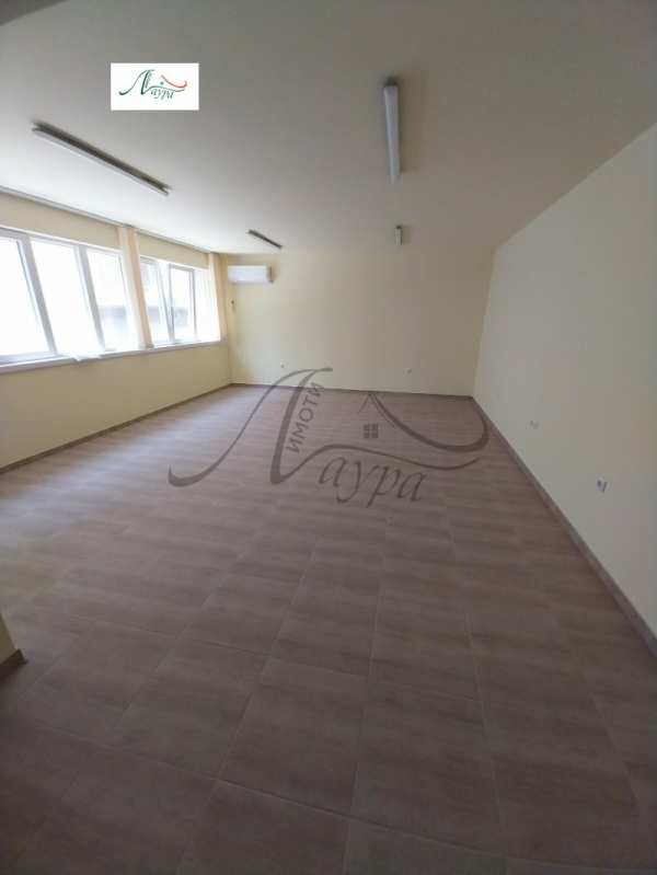 Дава под наем  офис град Шумен, Център
      47 кв.м