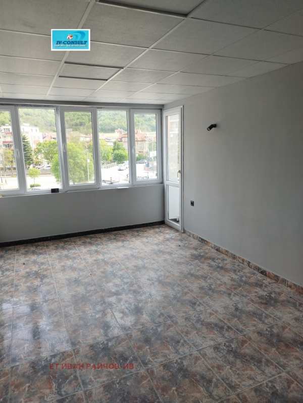Дава под наем офис, гр. дупница, област кюстендил