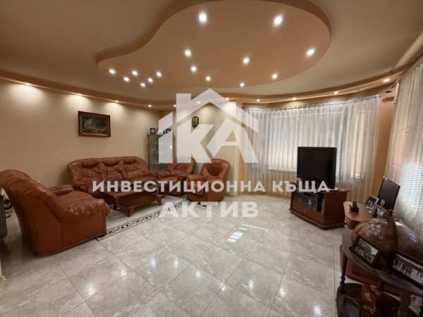 Дава под наем  многостаен град Пловдив, Център
      170 кв.м