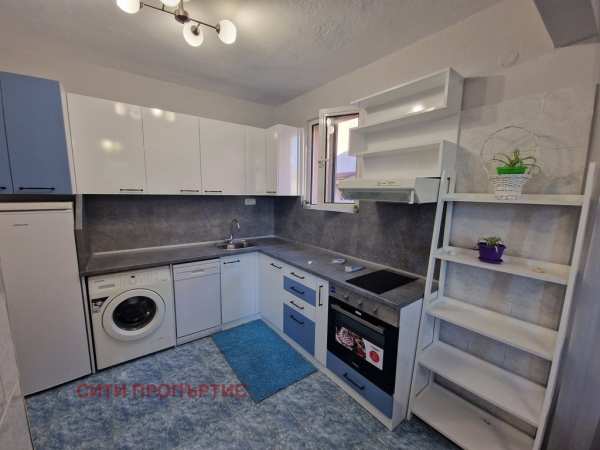 Дава под наем етаж от къща, гр. благоевград, широк център