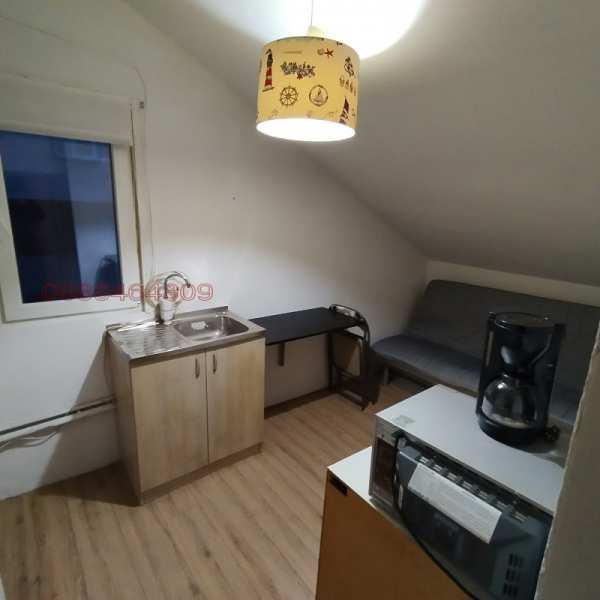 Дава под наем  ателие, таван град Плевен, 9-ти квартал
      25 кв.м