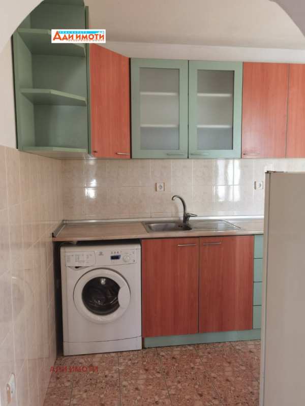 Дава под наем етаж от къща, гр. карлово, област пловдив