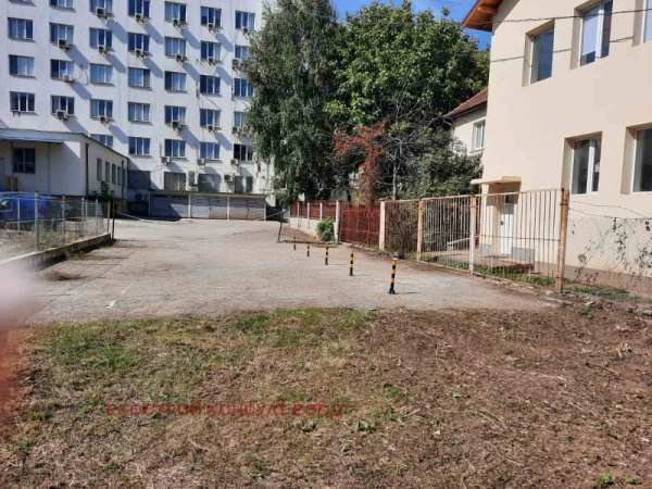 Дава под наем гараж, паркомясто, гр. монтана, идеален център