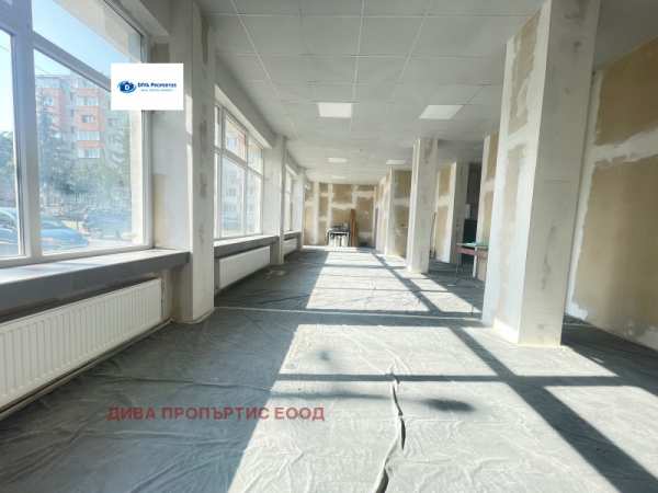 Дава под наем  магазин гр. Самоков, област София
      111 кв.м