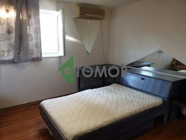 Дава под наем етаж от къща, гр. шумен, военно училище