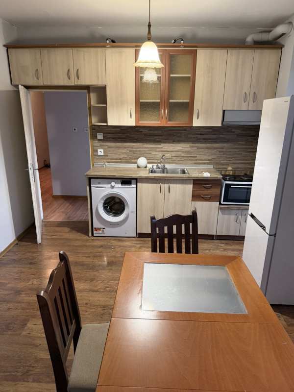 Дава под наем 4-стаен, гр. пловдив, кючук париж